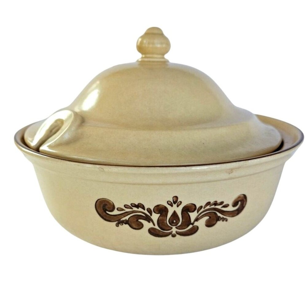 Vintage 1970s Pfaltzgraff Village 3 Qt Casserole with Lid Stoneware Made in USA